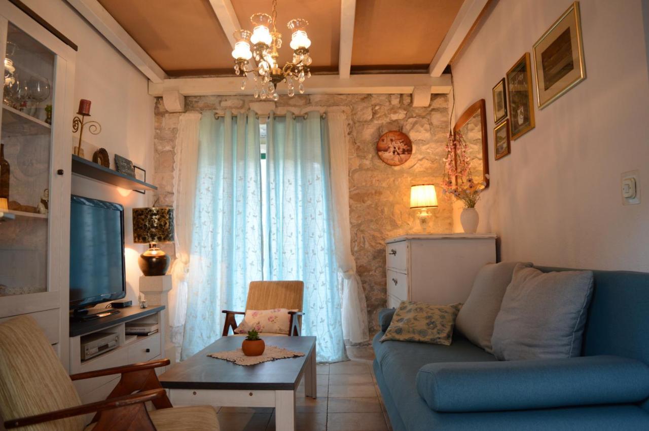 Villa Visilo Stone House Pucisca Esterno foto