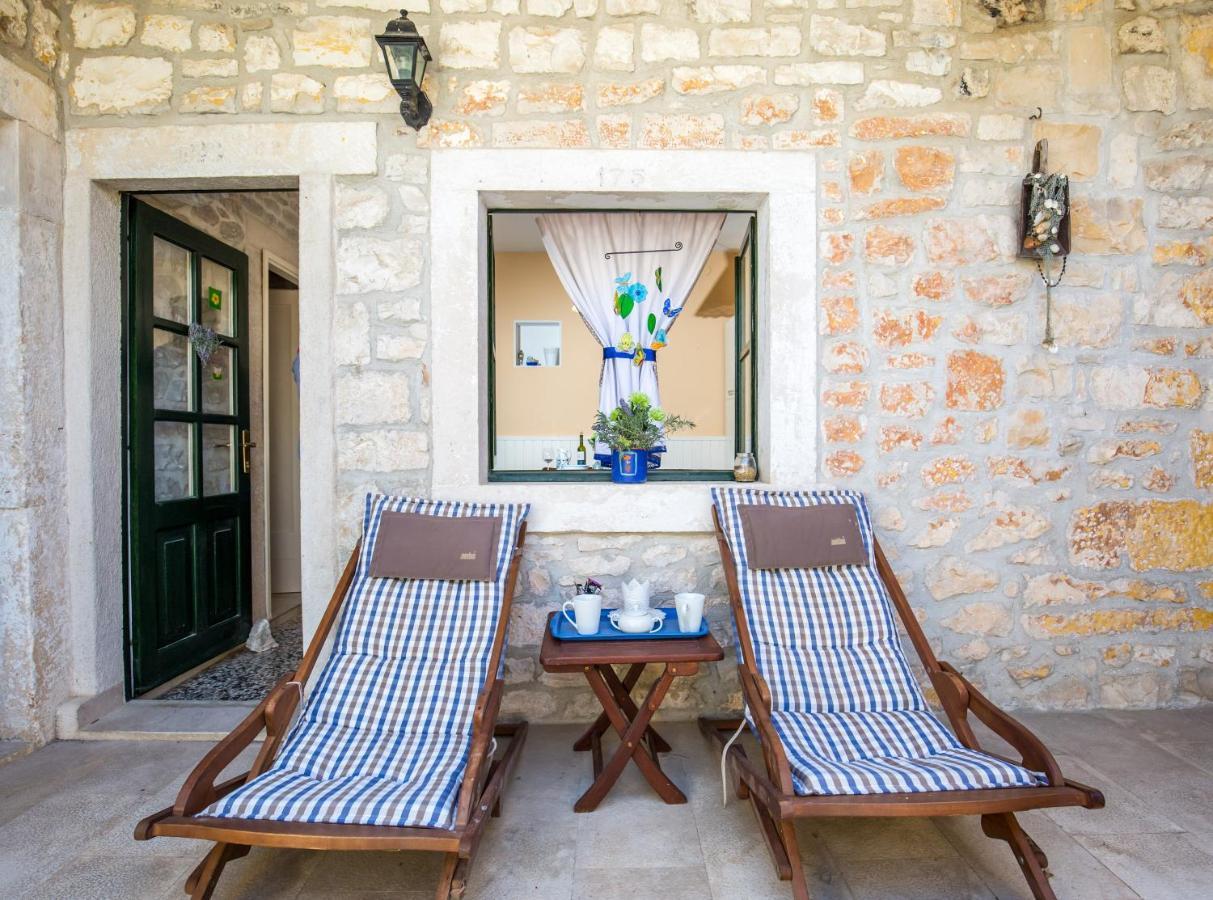 Villa Visilo Stone House Pucisca Esterno foto