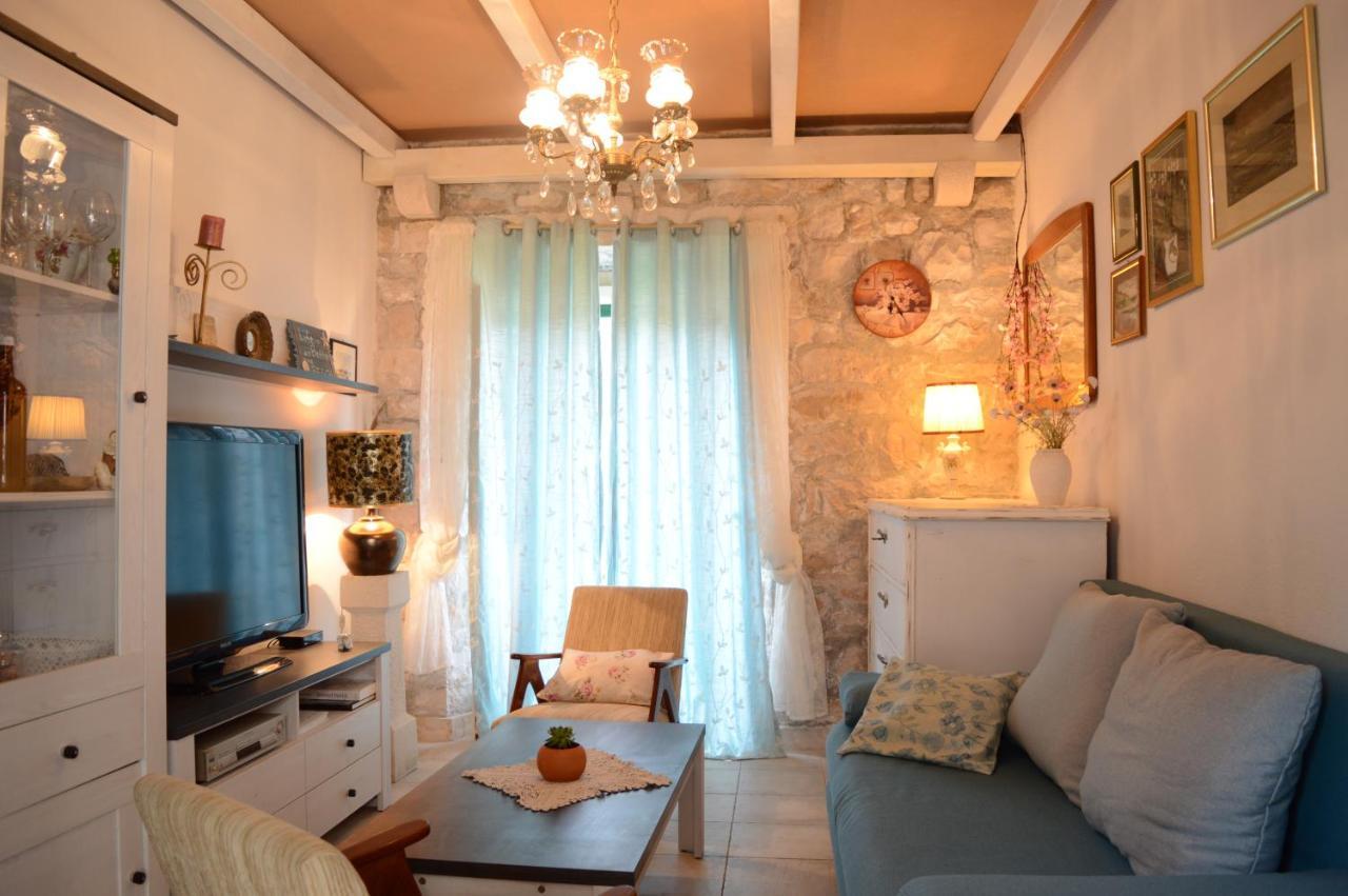 Villa Visilo Stone House Pucisca Esterno foto
