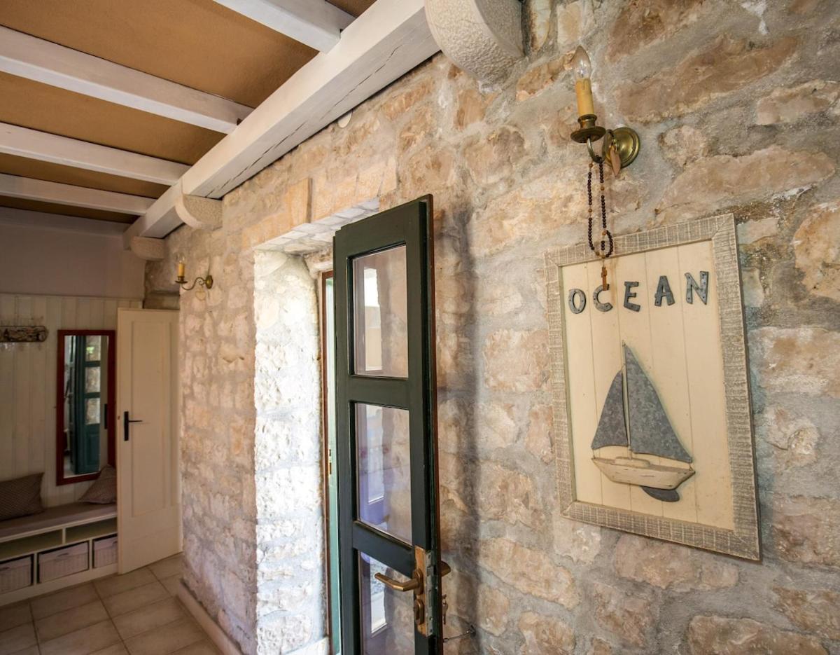 Villa Visilo Stone House Pucisca Esterno foto