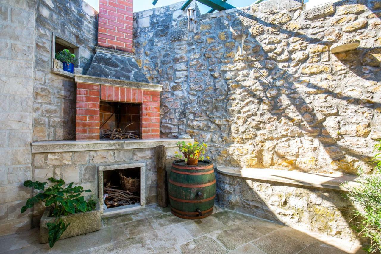 Villa Visilo Stone House Pucisca Esterno foto