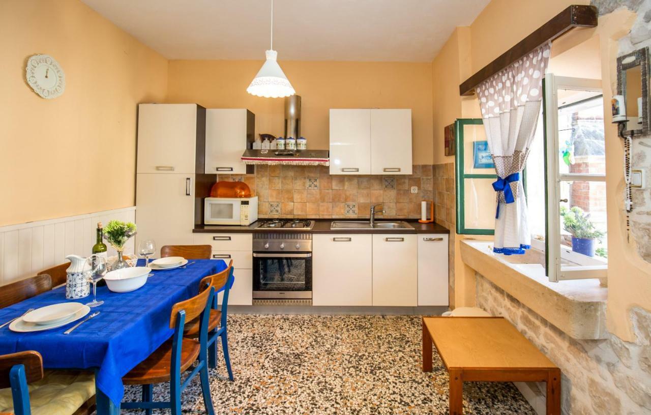 Villa Visilo Stone House Pucisca Esterno foto